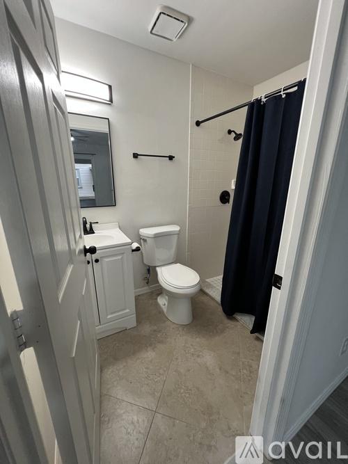 2 BD 2 BTH -All new appliances-Prime Location near Inlet/ Beach- Garage parking photo 4