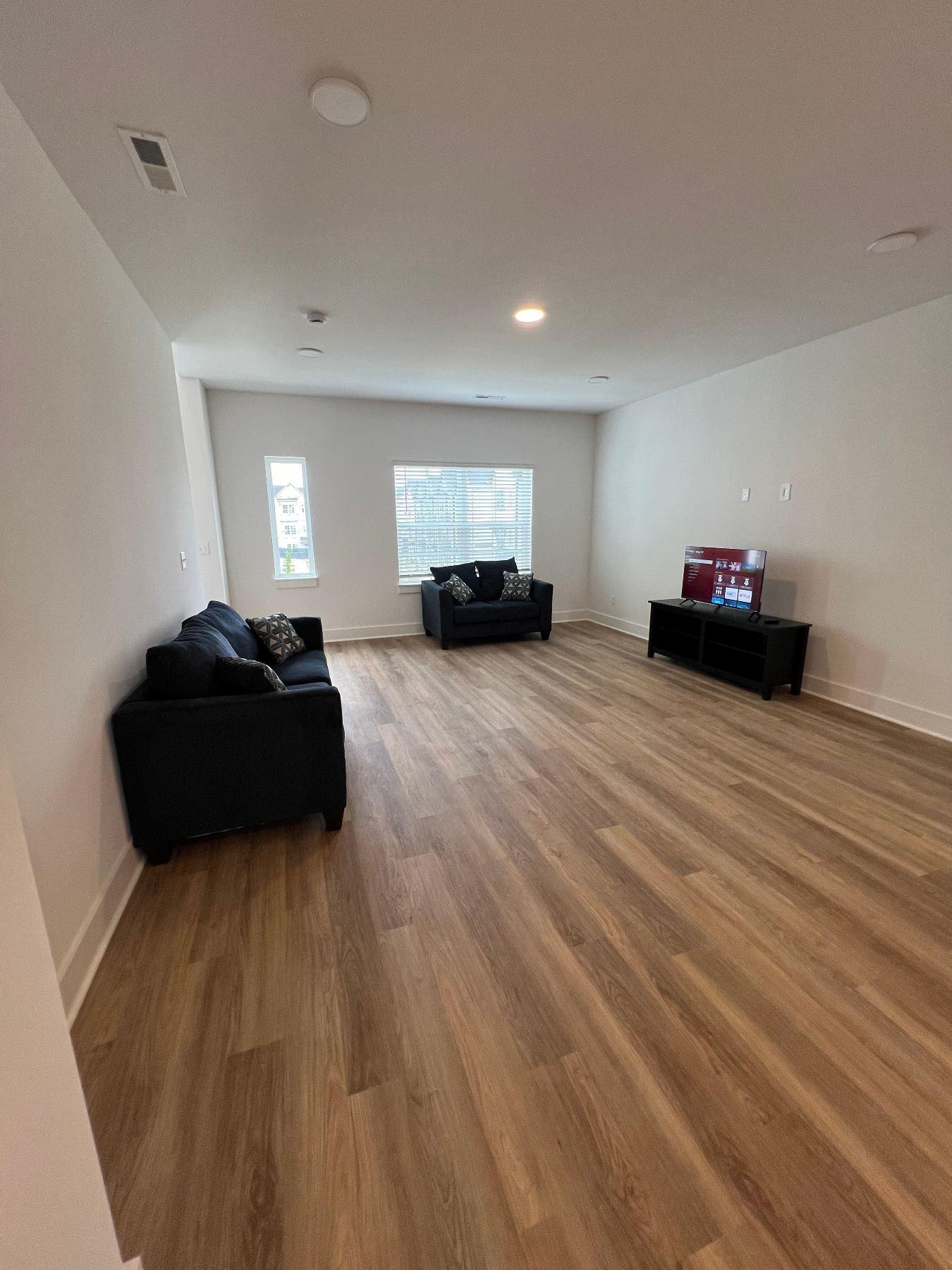 Brand New 1 BD 1 BA Apartment In Nashville w/Garage UTILITIES INCLUDED photo 2