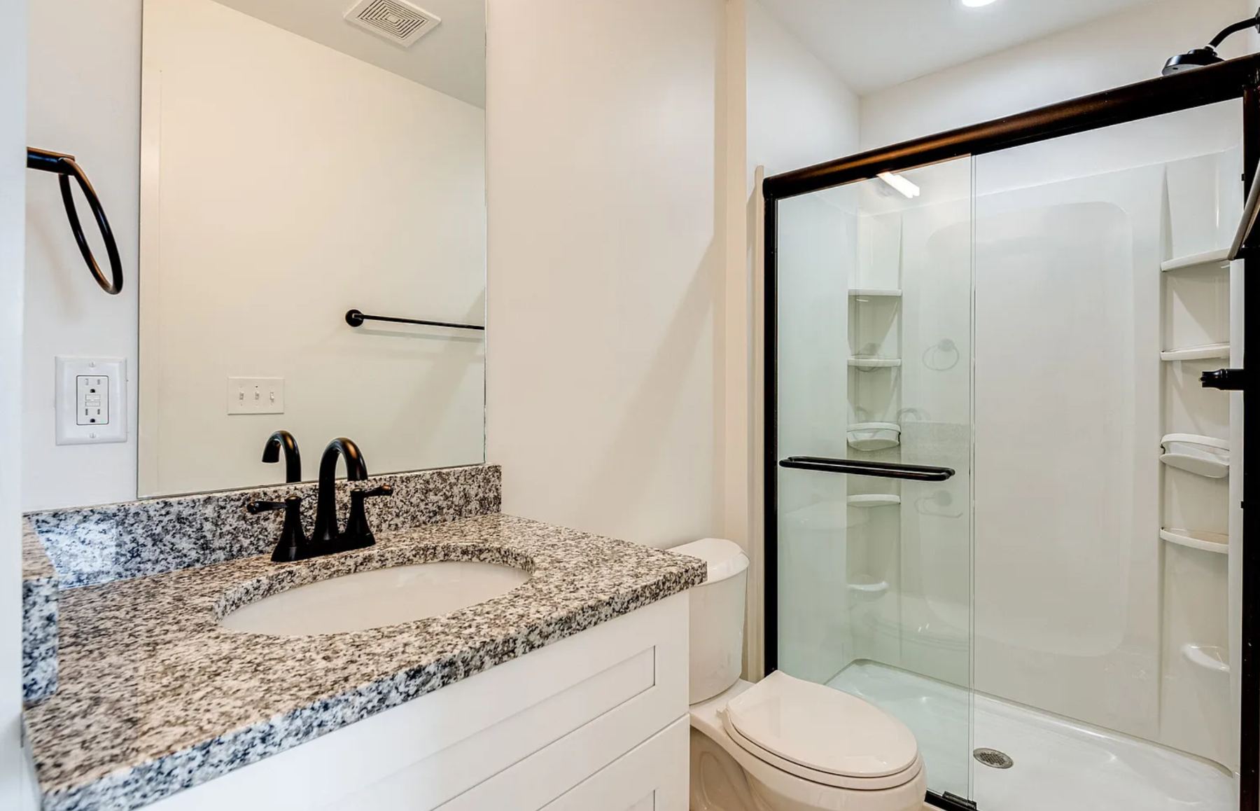 New 1 BD 1 BTH Rental Nashville (Read Listing Desc.) photo 4