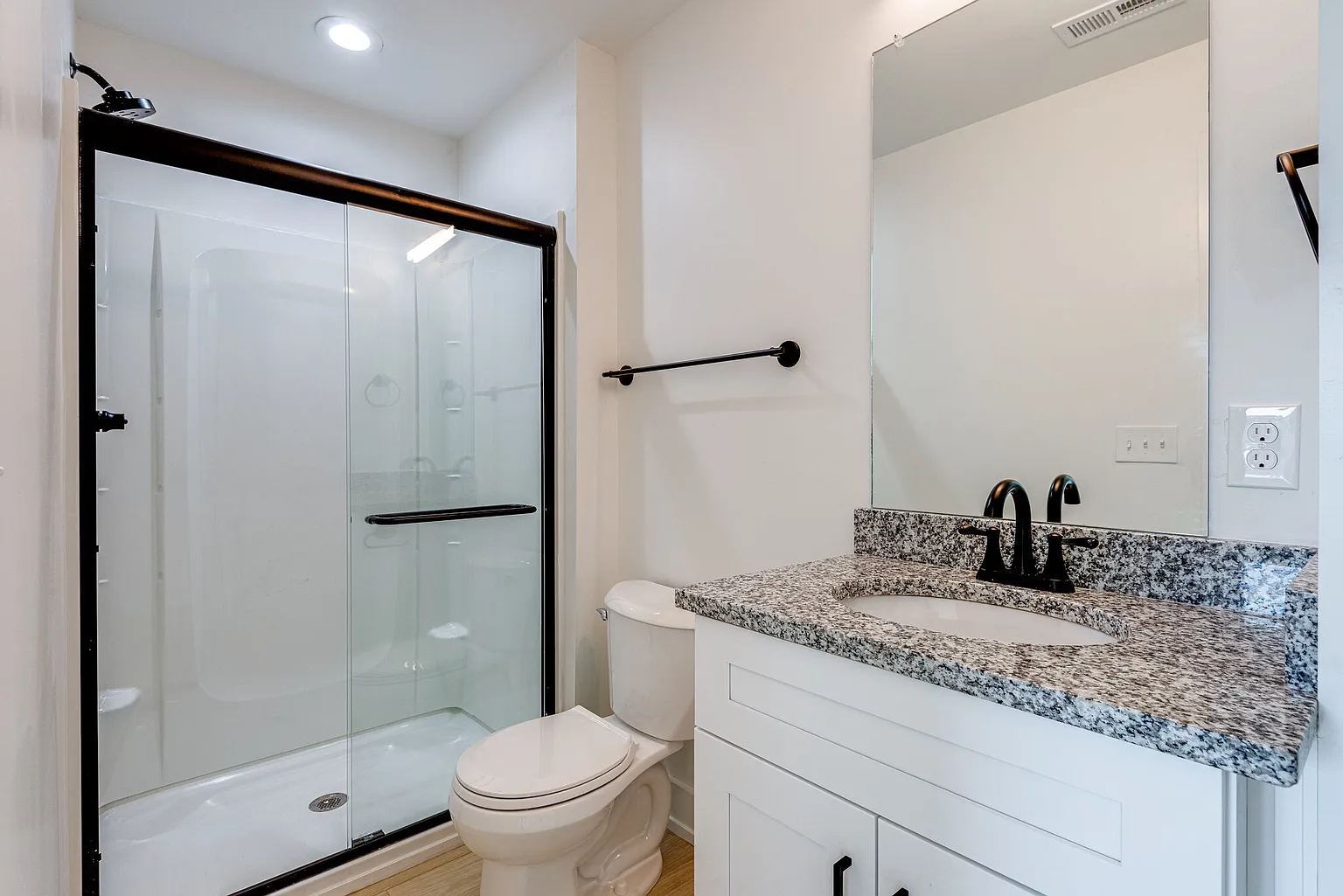 New 1 BD 1 BTH Rental Nashville (Read Listing Desc.) photo 4